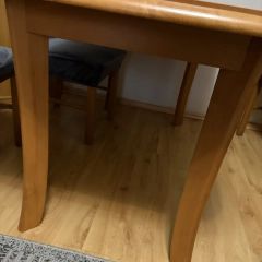 Stół plus krzesła 