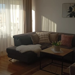 Sprzedam lub zamienię na mniejsze parter lub pierwsze piętro na Oś.Wsch.