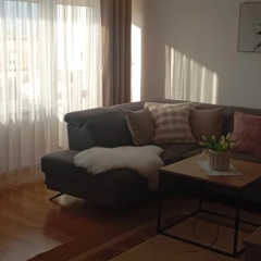 Sprzedam lub zamienię na mniejsze parter lub pierwsze piętro na Oś.Wsch.