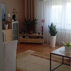 Sprzedam lub zamienię na mniejsze parter lub pierwsze piętro na Oś.Wsch.