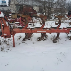 pług 4 kvernelnd obrotowy na resorze i paszowóz trioliet 8m