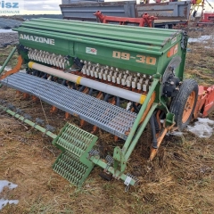 rozsiewacz amazone 2500kg/ i siewnk zbożowy amazone d9