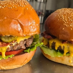  Burgery robione na miejscu – Plac Daszyńskiego 🔥