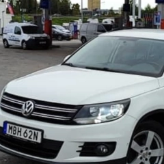 Vw Tiguan 2014 benzyna 1.4 automat.Bialy ,auto ze Szwecji.Przebieg 156 tys km.Lancuszek rozrządu po wymianie 20 tys km …Zadbany serwisowany.Nowe opony