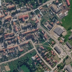 PRZESTRONNY DOM W CENTRUM BIAŁEJ PISKIEJ