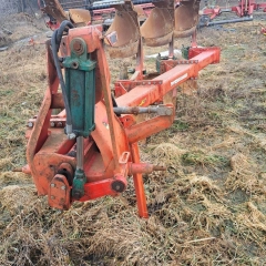 plug 4 kverneland obrotowy