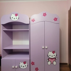 Sprzedam komplet mebli dziecięcych Hello Kitty- łóżko z materacem, szafa i regał
