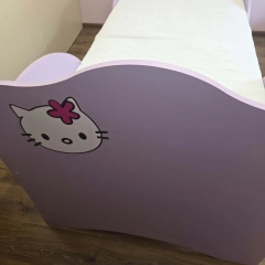 Sprzedam komplet mebli dziecięcych Hello Kitty- łóżko z materacem, szafa i regał
