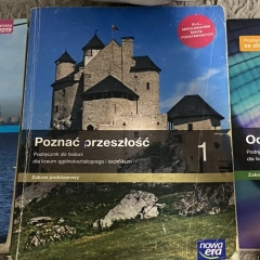 Sprzedam podręczniki widoczne na zdjęciach. Stan dobry i bardzo dobry, niektóre mają normalne ślady użytkowania.  30 zł za sztukę