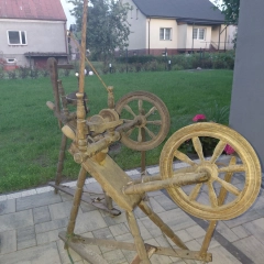 Sprzedam dwa drewniane kołowrotki. 
