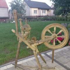 Sprzedam dwa drewniane kołowrotki. 