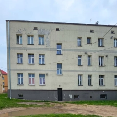 Przestronne mieszkanie z garażem i ogródkiem w Orzyszu