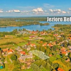 Dom w Wygrynach na dużej, zielonej działce – blisko jeziora Bełdany