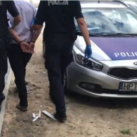Policjanci zatrzymali 27-letniego mieszkańca gminy Biała Piska podejrzanego o zabójstwo mężczyzny,