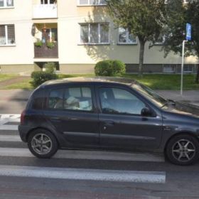Kierowca opla spowodował kolizję i uciekł z miejsca zdarzenia