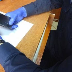 Pracownik sklepu usłyszał zarzut przywłaszczenia telefonu komórkowego