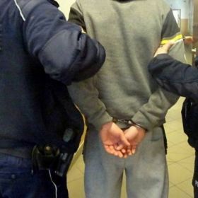 18-latek usłyszał zarzuty kradzieży i włamań na szkodę matki i wuja
