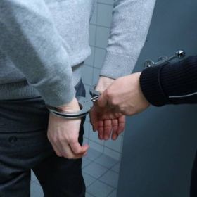 Poszukiwany dwoma listami gończymi został zatrzymany, gdy stał w kolejce po kebaba