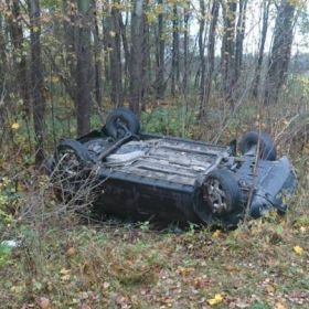 Dachowanie osobówki na trasie Pisz- Orzysz