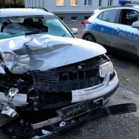 Uderzył w tył ciężarówki. Miał ponad 3 promile