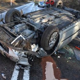 Na trasie Pisz – Jeże dachowała toyota
