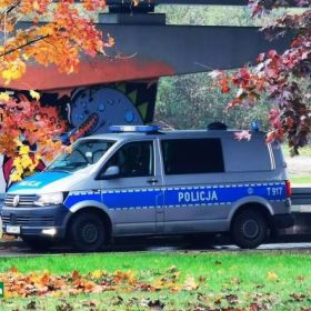 Policjant w czasie wolnym zauważył i zatrzymał w parku poszukiwanego