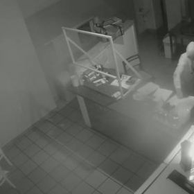Włamywacz zrobił sobie kebab i zjadł go w lokalu