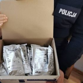 UMiG Ruciane Nida przekazał dla policjantów testy narkotykowe