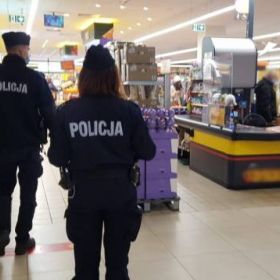 Pamiętaj o maseczce ! Nie narażaj siebie i swoich bliskich na święta w izolacji !