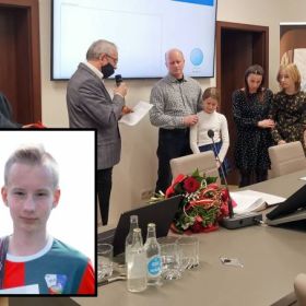 Rodzice Ernesta Banacha odebrali tytuł "Zasłużony dla Miasta Pisz".