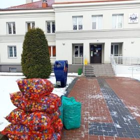 Serce dla Natana przed piską komendą kolejny już raz pełne nakrętek