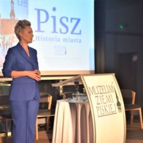 Monografia „Pisz. Historia miasta” trafiła w ręce Czytelników