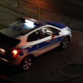 15-latek nocą wziął samochód matki, bo postanowił odwieźć kolegę