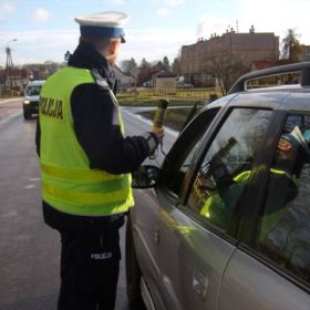 Kompletnie pijana kierująca zatrzymana przez innych kierowców