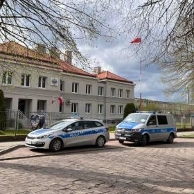 Wystawiając buty do sprzedaży na portalu internetowym straciła prawie 1000 zł