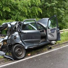 Jedna osoba ciężko ranna w zderzeniu osobówki z ciężarówką