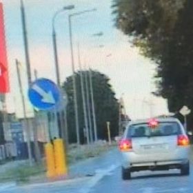 Jechał przez Pisz z prędkością 115 km/h, ale nie stracił prawa jazdy, bo… już go nie posiadał