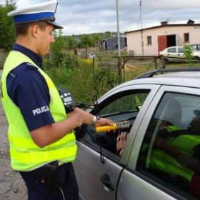 Przyjechał do sklepu po alkohol kompletnie pijany