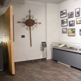Zabytkowy krzyż z Pasków Małych trafił do Muzeum Ziemi Piskiej 