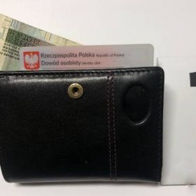 Policjanci błyskawicznie odzyskali portfel, który zgubiła seniorka, 