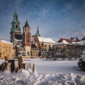 To miejsca, które warto odwiedzić w czasie ferii. Nie tylko góry przyciągają zimowym klimatem