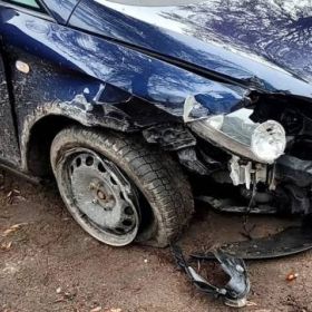 Uszkodził latarnię i odjechał z miejsca zdarzenia