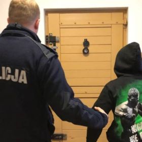 Piscy kryminalni zatrzymali dwie osoby podejrzane o dokonanie oszustw metodą „na córkę”.