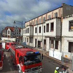 Wypadek na budowie w Piszu. Podczas zalewania betonem zwalił się strop i przygniótł mężczyznę