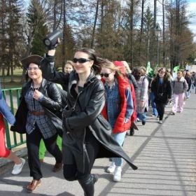 Święto Wiosny w II LO w Piszu: siatkówka, escape roomy, konkursy i kreatywne przebrania.