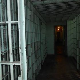 Posługiwali się znalezioną kartą bankomatową.Teraz grozi im 15 lat za kratami