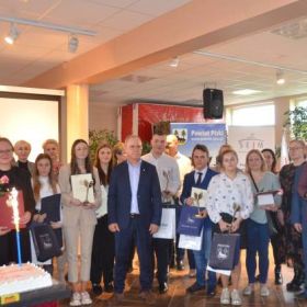 Pisz: Młodzi bohaterowie uhonorowani w konkursie 'Ośmiu Wspaniałych' - Gala powiatowego etapu