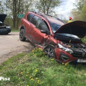 Dwa samochody zderzyły się na trasie Pisz-Jeże 