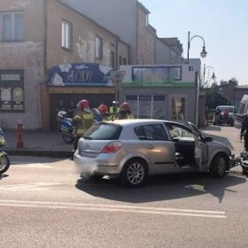 Zderzenie motocykla z osobówką na ul. Kościuszki w Piszu