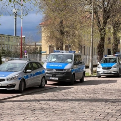 Pijany ojciec na spacerze z synem